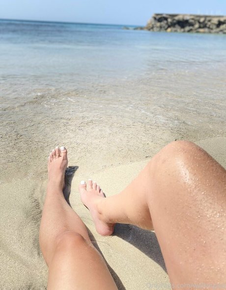 walkingaia hot star pictures