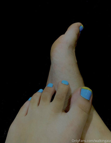 walkingaia pornographic model photo