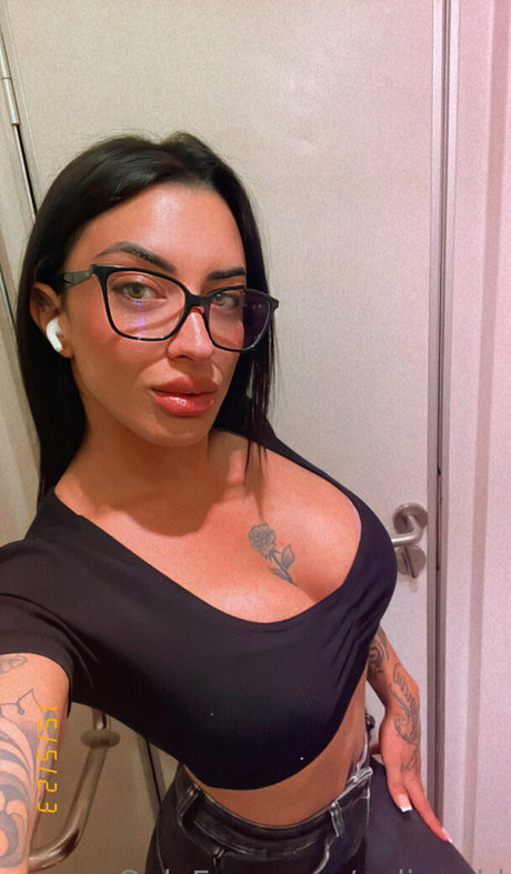 neliagold pornographic actress photo