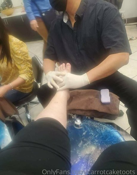 carrotcaketoots naked model picture