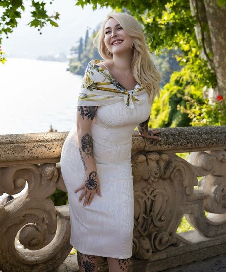 Isabella Bloom perfect actress photos