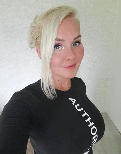 Emilia Linden free pornstar galleries