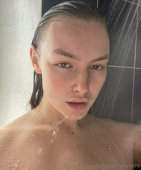 Naomi Reyners model adult image