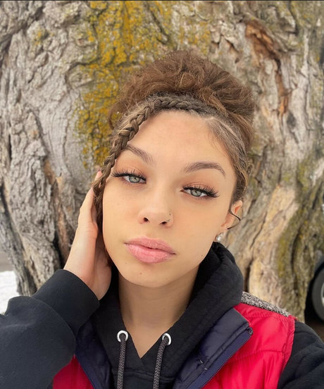 Kyliee ep model top pic