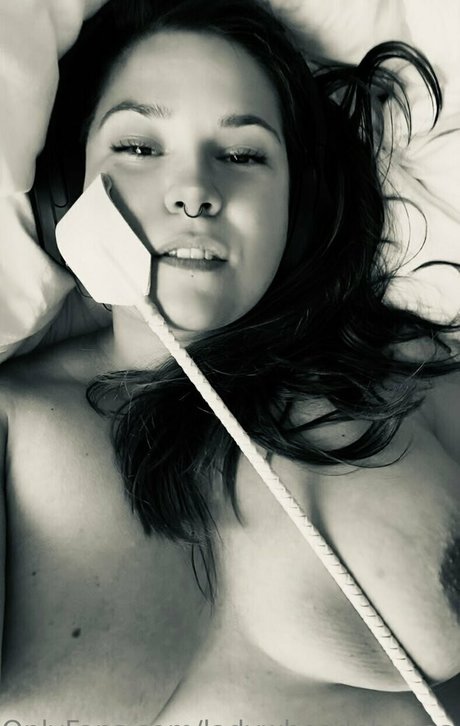 ladywheadphones pornstar perfect photo