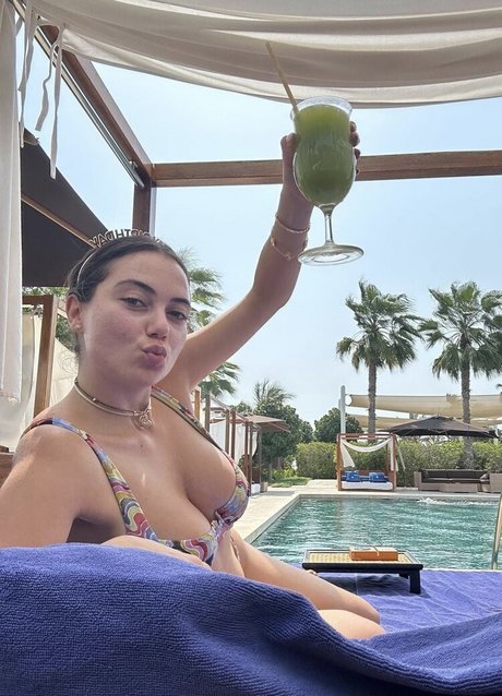 Yluna DeParis pornstar naked galleries