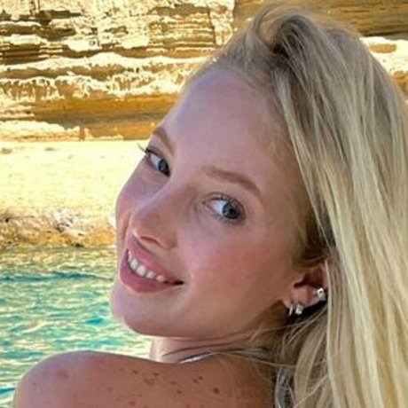 shamelessrabbit model sex pic