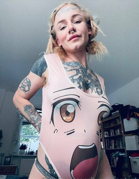 lucy kinky adult model img