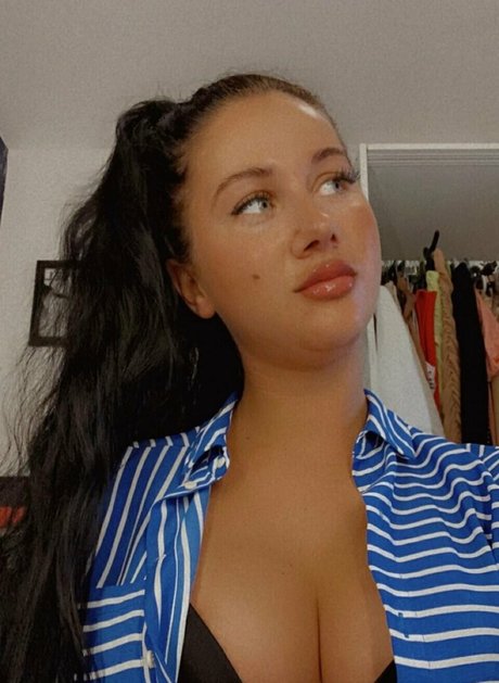 pretty peach29 naked model pic