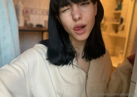 allyalden sex model photo