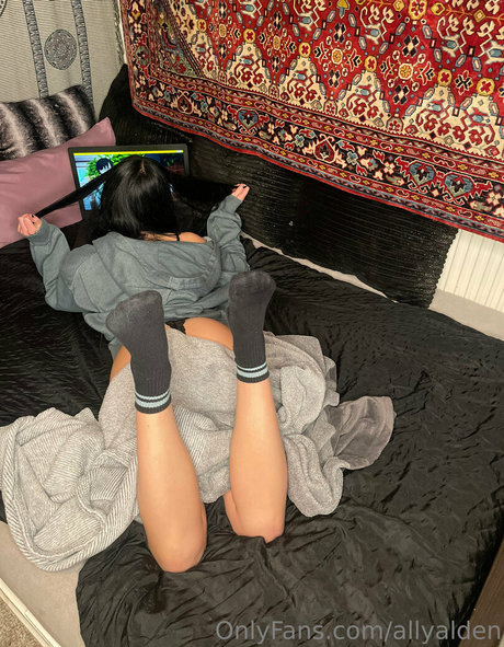 allyalden pretty model images