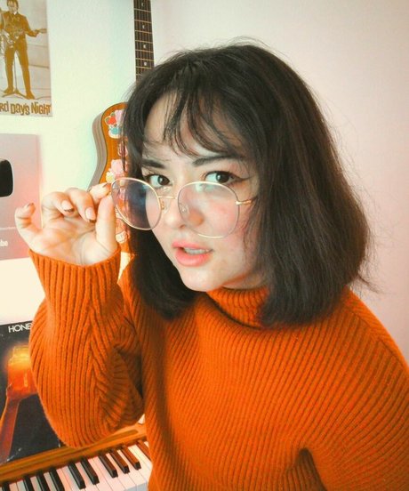 Gabi Belle beautiful model image