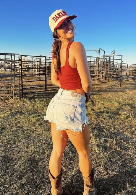 Riley White pornstar nude image