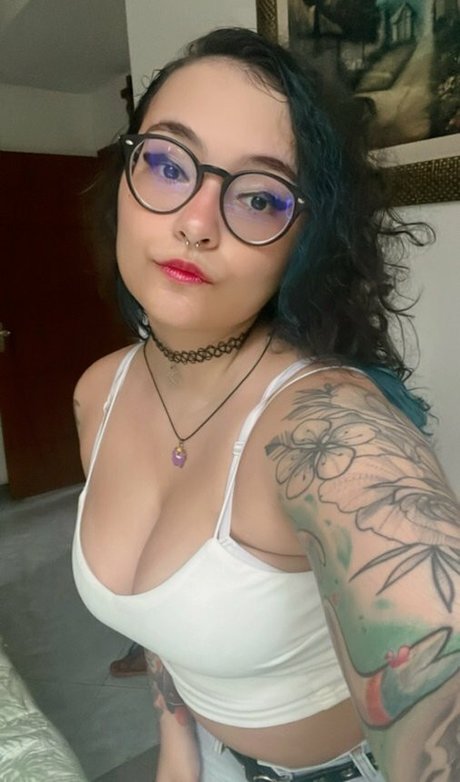 Belkitsune sexy model image