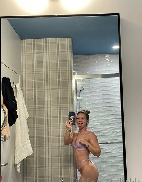 squat riding onlyfans top pic