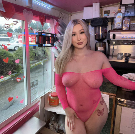 Stacked Blonde pornstar sexy pictures