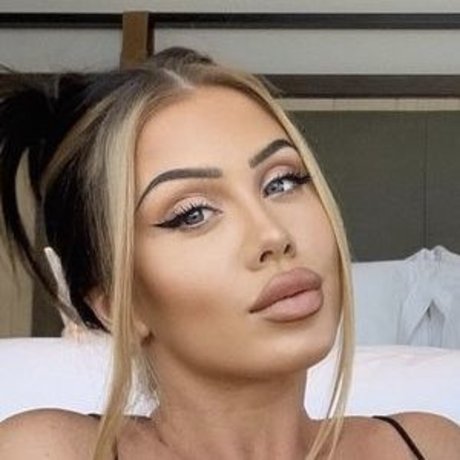 Lauraamy nice model img