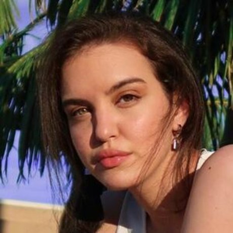 Lilimar Hernandez model pornographic photos