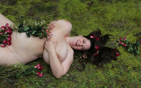 Stella R Galaxy model adult pic