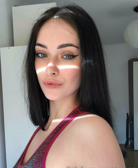 monicawollf beautiful actress img