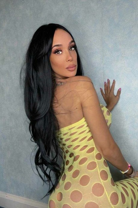 Latex temptress pretty model photos