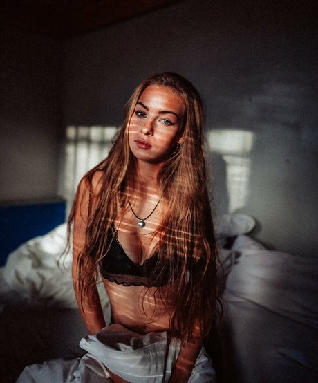 hedwigtr pornographic model img