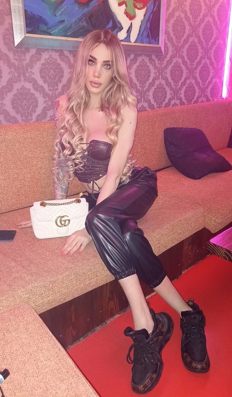 TsLindsayPrat erotic star archive