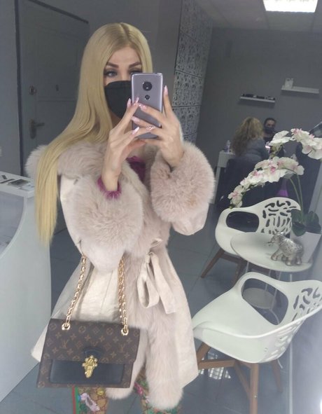 TsLindsayPrat sexy model image