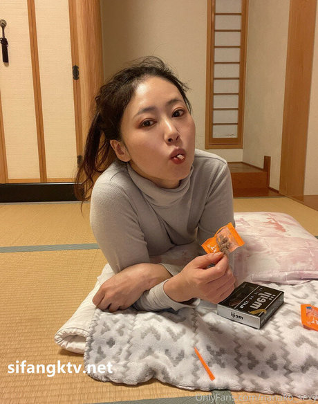 nanako sexy adult model photo