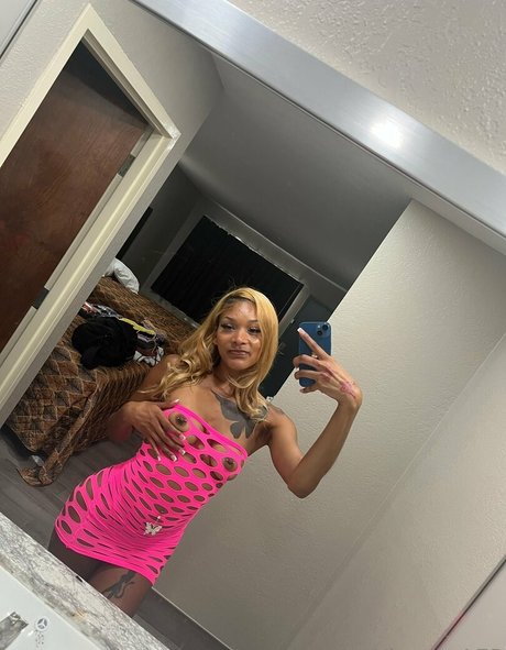 kimoraworldwide exclusive model pic