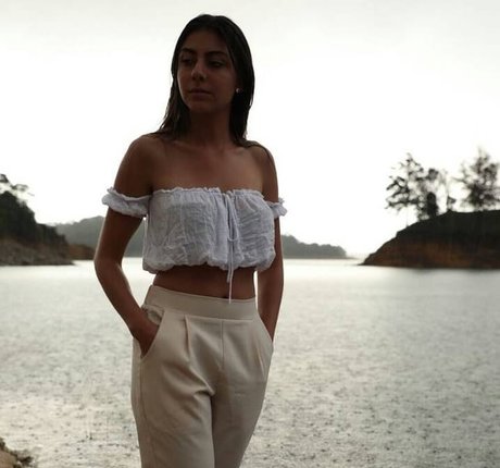 Manuela Velez pretty model pictures