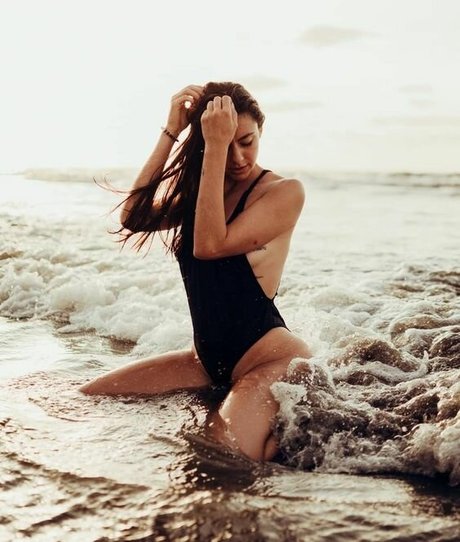 Manuela Velez star sexy pic