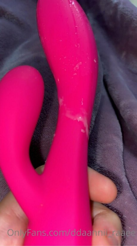 ddaannii raaee erotic actress galleries