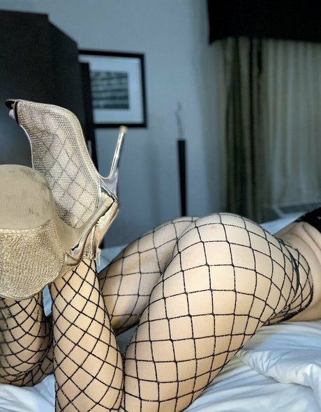 amaze me model erotic pictures