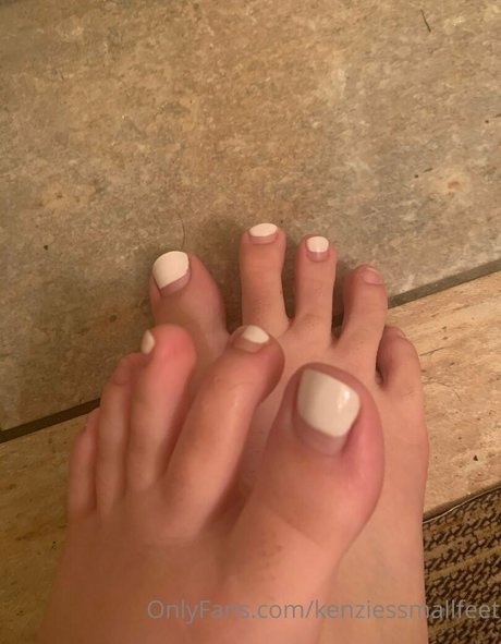kenziessmallfeet nice model img