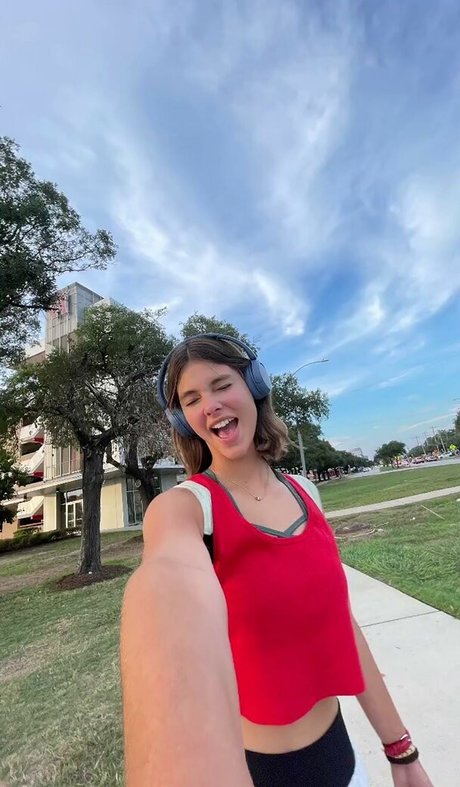 Laneya Grace nude pornstar images