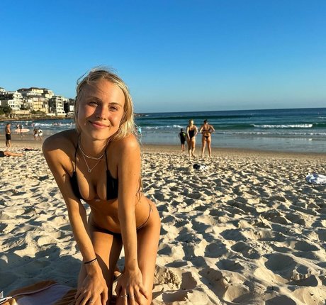 Sarah Lloyd star naked photos