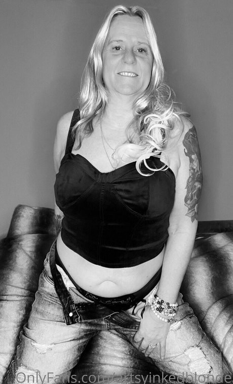 artsyinkedblonde exclusive pornstar pics