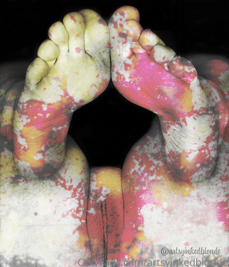 artsyinkedblonde Quick model image