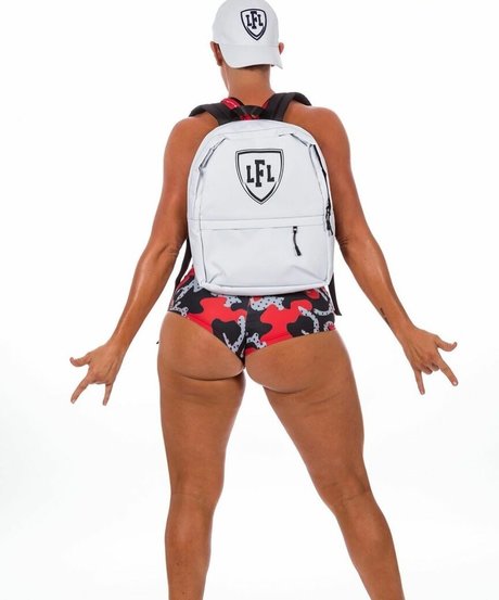 Dina Wojowski nice star image