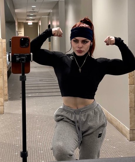 Ayshia Schisel star naked pics