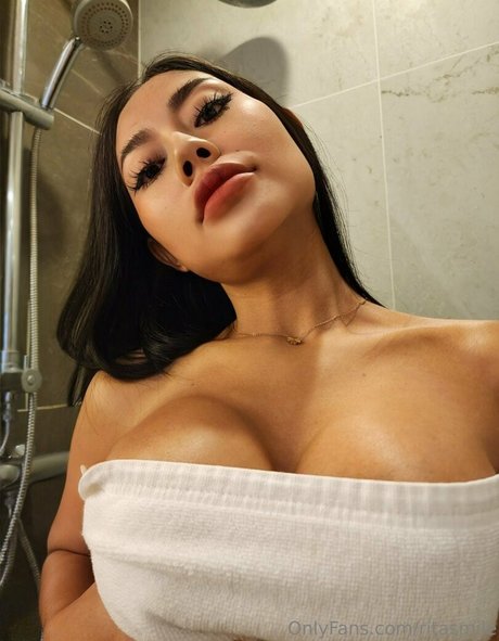 ritasmile nude model pics
