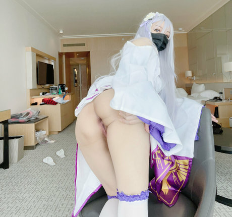 Hinatasama model perfect photos