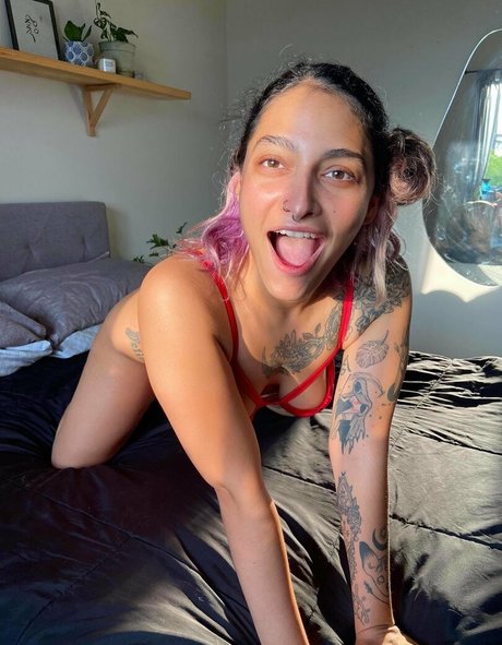 fe lina naked actress photo