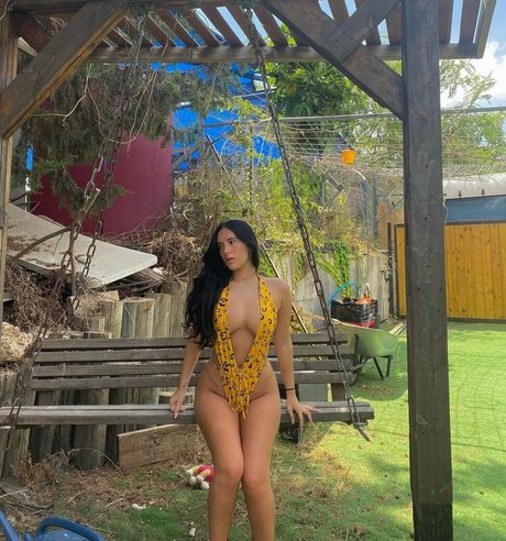 Noy Peer pretty pornstar photos