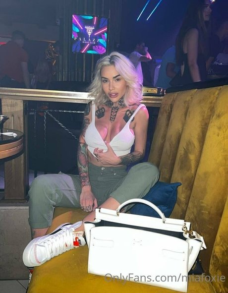 mia foxybae porn model gallery