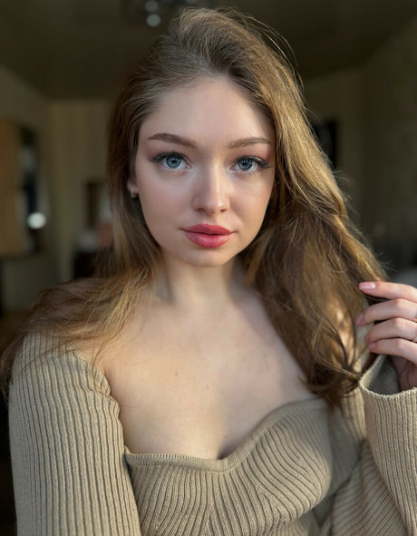 Teen Mia model high quality photo