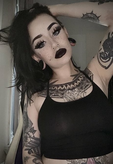 Danni Lee hd actress photos