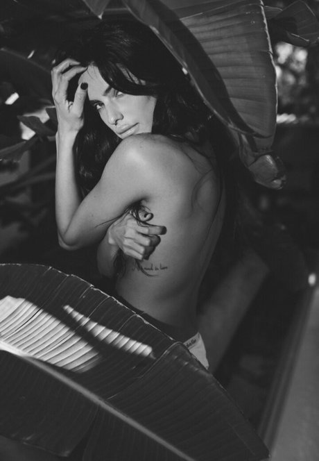 Hagar Ben Dahan naked star images