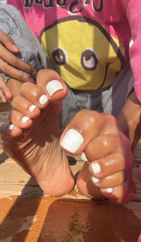 Sinister Simone model porn galleries